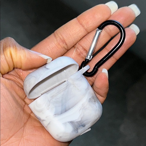 AirPod Case - EUC - Picture 1 of 2